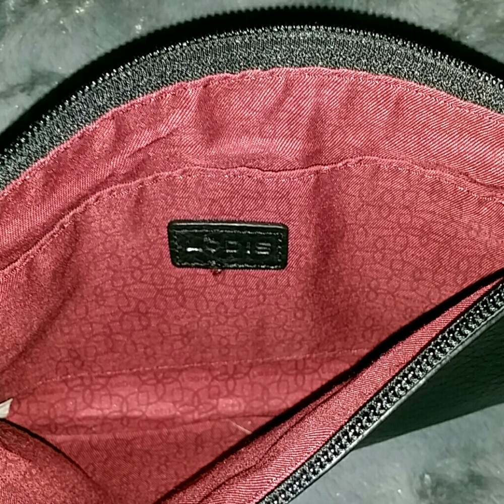 Black convertible crossbow shoulder bag clutch - Picture 4 of 4